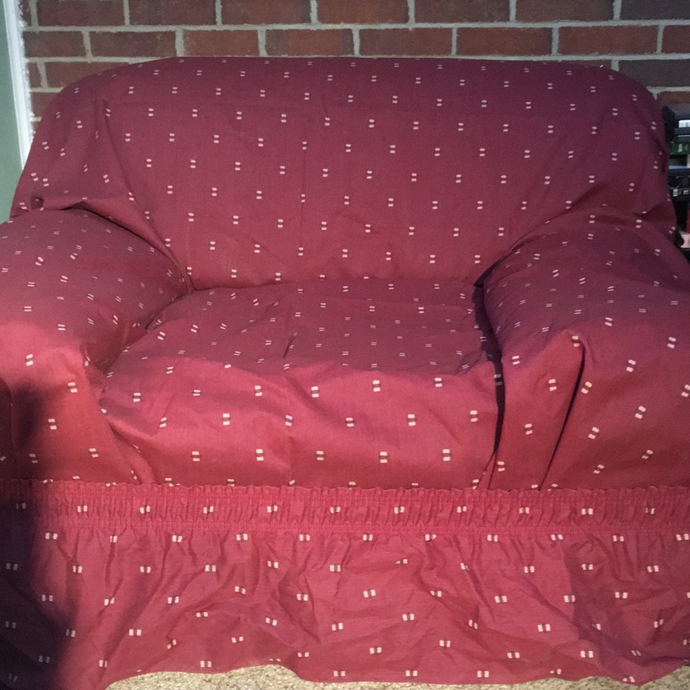 Like new burgundy red chair cover one size dog cat protection